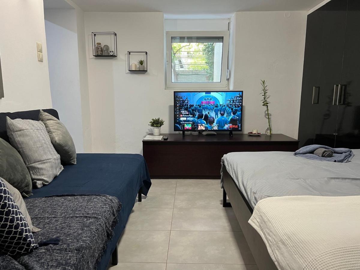 Glyfada Coast Studio Apartment Athena Bagian luar foto